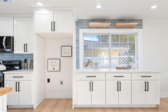 2656 Hilton St, Union City CA: https://media.crmls.org/mediaz/987fcdb8-4042-45fd-ba31-1a492e41eec9.jpg