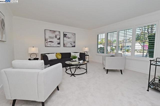 573 Junipero St, Pleasanton CA: https://media.crmls.org/mediaz/9880a43e-efa5-404b-a5d1-169100b1ef59.jpg
