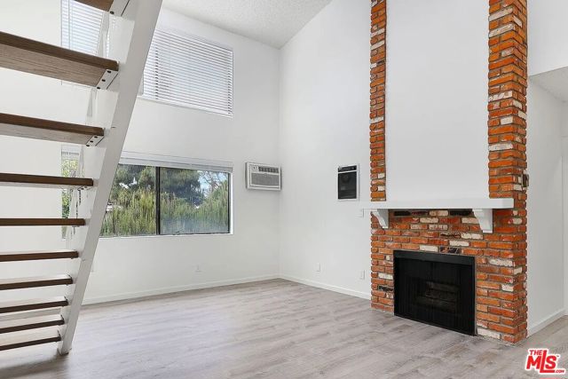 3763 S Bentley Avenue, Los Angeles CA: https://media.crmls.org/mediaz/9880abd2-1087-4c29-ab2a-c2e9a464157d.jpg