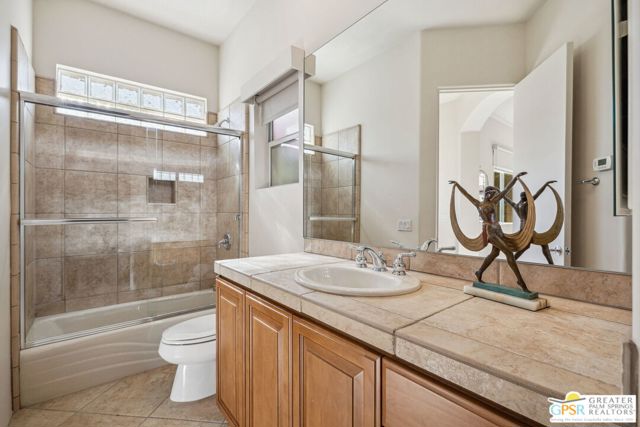 2 Varsity Circle, Rancho Mirage CA: https://media.crmls.org/mediaz/9880eeb8-a095-4551-b82b-bf161c3c555c.jpg