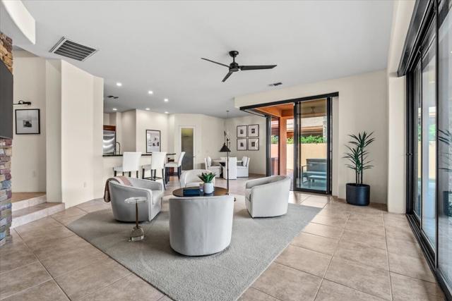 Image 15 of 43 For 50380 Via Serenidad