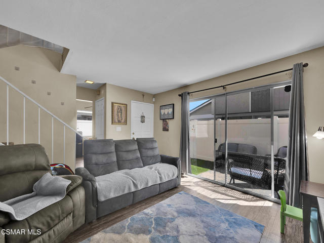 91 Cabrillo Court, Santa Paula CA: https://media.crmls.org/mediaz/988188ca-6611-402b-82d7-77a601ce5f2f.jpg