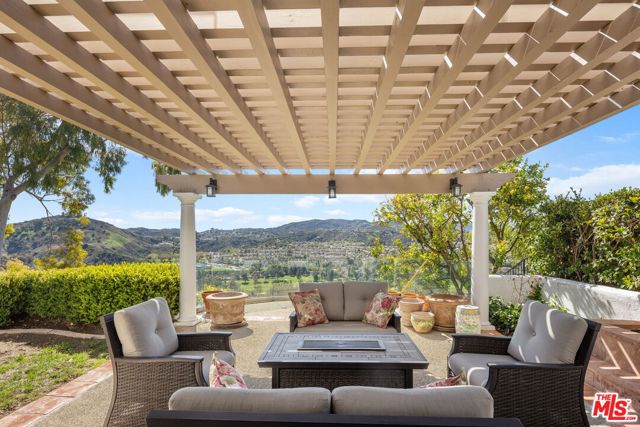 24464 Park Granada, Calabasas CA: https://media.crmls.org/mediaz/9881e264-5f95-4c3a-ab28-b75144bd06b9.jpg