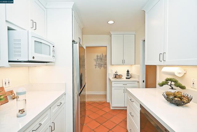 911 Sousa Drive, Walnut Creek CA: https://media.crmls.org/mediaz/9881fe3a-d501-48da-9350-5d7acd8b7ed1.jpg