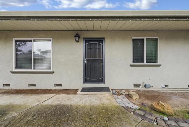 6881 F Street, Tres Pinos CA: https://media.crmls.org/mediaz/9882ef59-593e-43b8-915e-945250a2e3a1.jpg