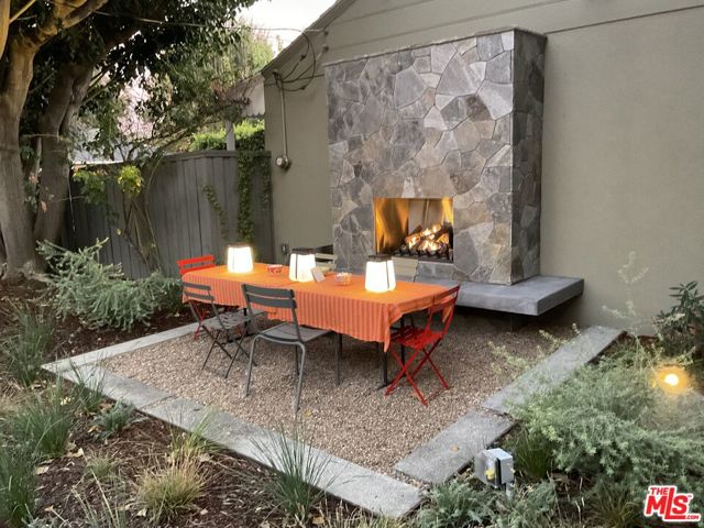 5105 Morella Avenue, Valley Village CA: https://media.crmls.org/mediaz/988336d8-3e8a-474a-a276-4cf19367a657.jpg