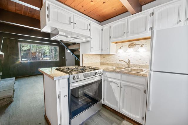 2063 10th Lane, Big Bear CA: https://media.crmls.org/mediaz/98833d97-e43d-41e5-9e32-42677a5accd5.jpg