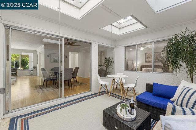 1833 Skycrest Dr, Walnut Creek CA: https://media.crmls.org/mediaz/9883587c-e26e-4ff5-9ca4-52e36c4ec475.jpg
