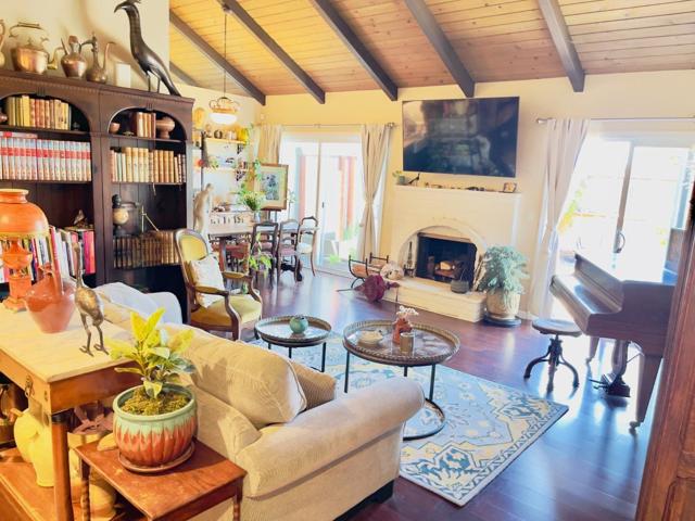 1561 Valdez Circle, Salinas CA: https://media.crmls.org/mediaz/98838121-89fa-4596-8d03-06b5d805f369.jpg