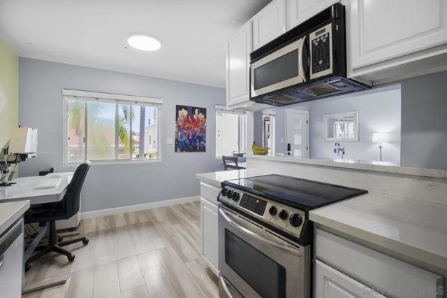 1464 Essex St, San Diego CA: https://media.crmls.org/mediaz/98839209-1291-44d6-9d7e-b1a6113e7f2a.jpg