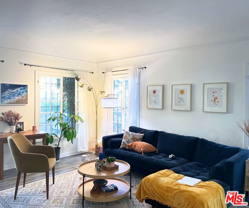 https://media.crmls.org/mediaz/9883b9d3-d828-4c4a-ab20-864505f9b49f.jpg?preset=X-Large