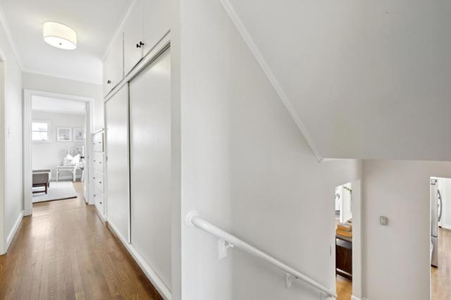 29 Baytree Way, San Mateo CA: https://media.crmls.org/mediaz/9883d251-eb7a-4e46-a97b-e54478bdf15f.jpg