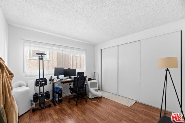 125 Brooks Avenue, Venice CA: https://media.crmls.org/mediaz/98847f68-c694-4f20-98b7-6077accd5d52.jpg