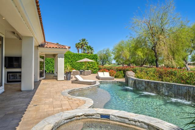 306 Loch Lomond Road, Rancho Mirage CA: https://media.crmls.org/mediaz/9884fcda-e81a-4f8b-ab42-48ccdc66a99b.jpg