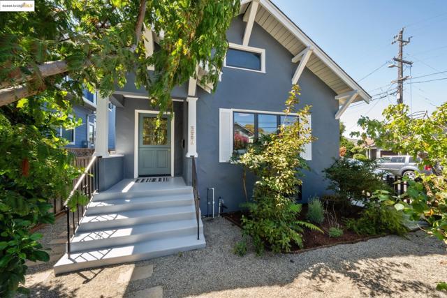 327 Hudson St, Oakland CA: https://media.crmls.org/mediaz/9884ffc3-b0e8-409b-9212-ce7c2c5cfb72.jpg
