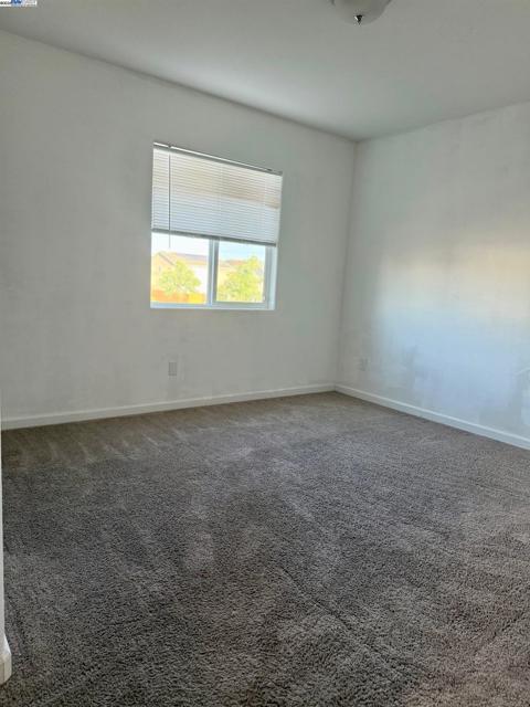 105 Harp Ct, Merced CA: https://media.crmls.org/mediaz/98857072-d704-418c-8234-e970fb020f0b.jpg
