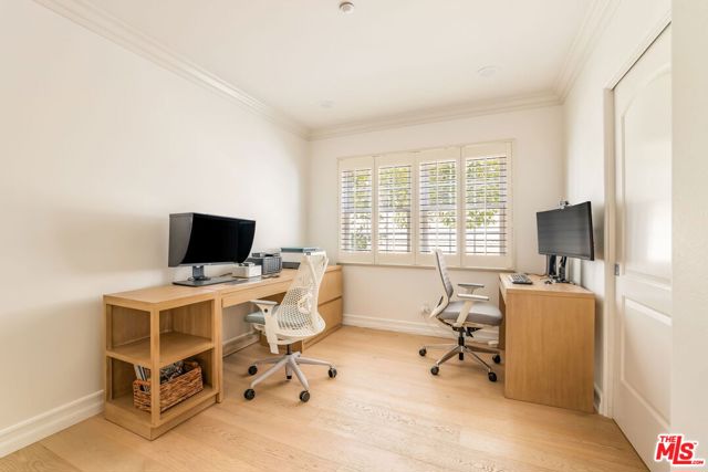 3942 Glenridge Drive, Sherman Oaks CA: https://media.crmls.org/mediaz/9885ef4e-5cc5-4c19-93f6-deeb97a3e450.jpg