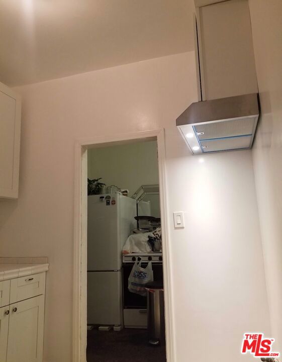 6640 Leland Way, Los Angeles CA: https://media.crmls.org/mediaz/98860897-5d3a-4830-aa80-9727efe71751.jpg