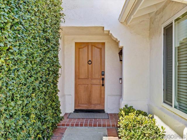 13338 Corte De Chucena, San Diego CA: https://media.crmls.org/mediaz/988610ad-e402-4e4f-9379-2781102cf49e.jpg
