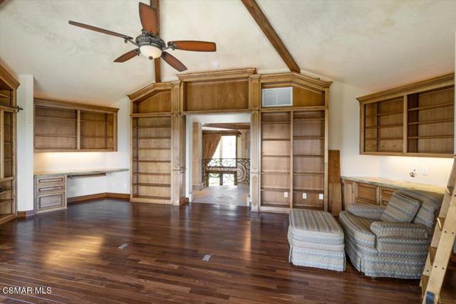 8445 Roseland Avenue, Moorpark CA: https://media.crmls.org/mediaz/98861a68-360e-4b71-94fb-ca8248711a5f.jpg