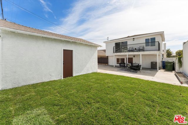 3815 W 60th Street, Los Angeles CA: https://media.crmls.org/mediaz/9886410c-b091-4079-af1e-c03c4e81df46.jpg