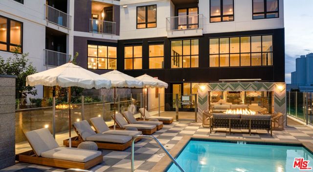 1340 S Hill Street, Los Angeles CA: https://media.crmls.org/mediaz/9886b117-fb36-4ec4-8e74-e3637ea43ca4.jpg