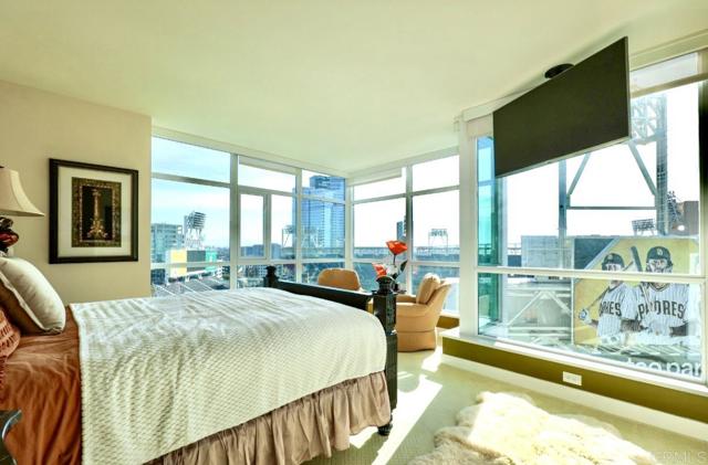 325 7Th Avenue, San Diego CA: https://media.crmls.org/mediaz/98871299-dc6a-4b8f-a139-0542b11318c7.jpg