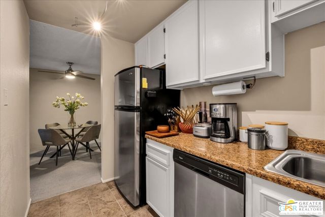 2860 N Los Felices Road, Palm Springs CA: https://media.crmls.org/mediaz/988791e4-5020-47a6-a447-5db38be98b54.jpg