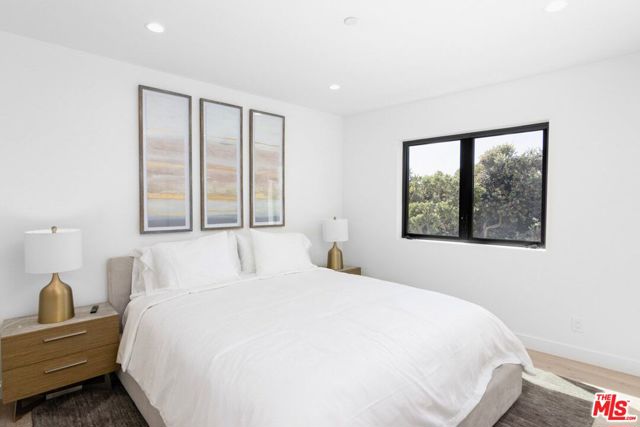 1703 Plaza Del Sur, Newport Beach CA: https://media.crmls.org/mediaz/9887ea92-1436-4465-b66e-5f51233ad45f.jpg