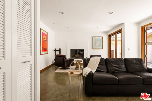 6624 Vista Del Mar, Playa del Rey CA: https://media.crmls.org/mediaz/98880c4a-6b4b-4afc-8b26-41bb64d23b3d.jpg