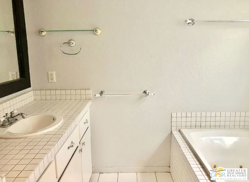 https://media.crmls.org/mediaz/98882473-70a6-491e-815a-54013d93bcb3.jpg?preset=X-Large