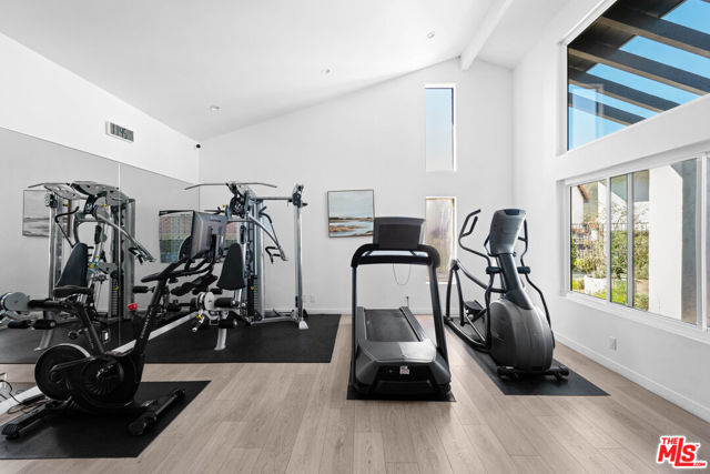 1622 Michael Lane, Pacific Palisades CA: https://media.crmls.org/mediaz/98885510-b58e-400d-a2db-27f3c40d120b.jpg