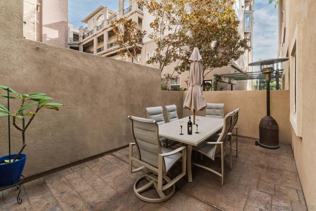 2719 3rd Ave, San Diego CA: https://media.crmls.org/mediaz/98887963-4770-4aa3-a997-852f36defd8c.jpg