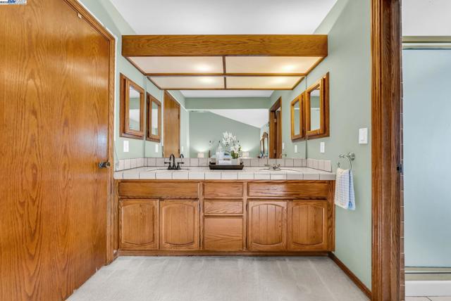 22 Cobblestone Ct, San Ramon CA: https://media.crmls.org/mediaz/98887ed2-cc06-4815-8d66-6d444eb45f63.jpg