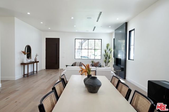 1441 S Oakhurst Drive, Los Angeles CA: https://media.crmls.org/mediaz/9888e665-e22d-4d37-b9d3-5dd2942281b5.jpg