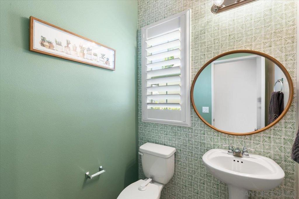 https://media.crmls.org/mediaz/988aa9e3-ae1a-470c-b3a3-9bf6e9afb743.jpg?preset=X-Large