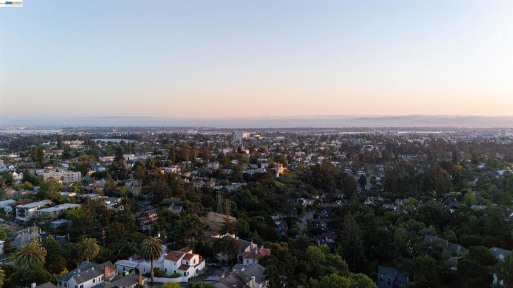 https://media.crmls.org/mediaz/988ac4e1-5398-4869-8a17-65dc31fbf795.jpg?preset=X-Large