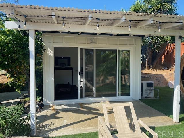 3984 Scott Dr., Carlsbad CA: https://media.crmls.org/mediaz/988b1fbf-b7de-49dc-b411-0b6148bdebaf.jpg