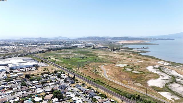 613 Payne Dr, Richmond CA: https://media.crmls.org/mediaz/988c15a2-004b-4dee-9c34-6558d95ecc11.jpg