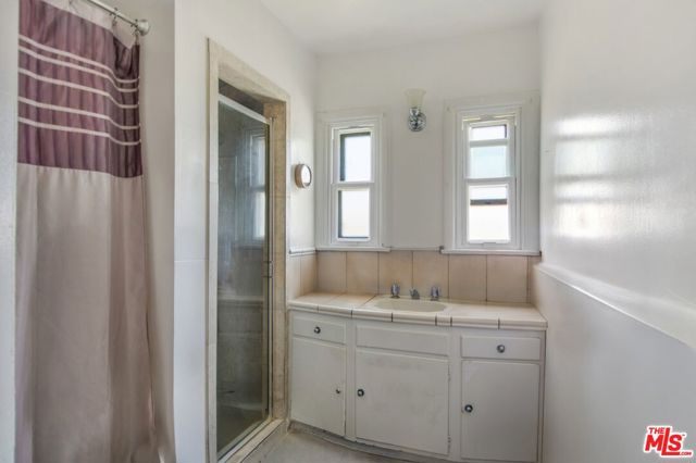 2901 W 85th Street, Inglewood CA: https://media.crmls.org/mediaz/988c3d4a-781d-409f-ae67-e39de50462e4.jpg