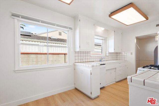 12848 Tiara Street, Valley Village CA: https://media.crmls.org/mediaz/988c5abc-25b4-4706-80d3-ef177ee7c2c4.jpg
