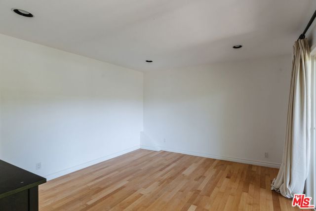 2344 Sunset Heights Drive, Los Angeles CA: https://media.crmls.org/mediaz/988c7b4c-f1be-4b29-8e6d-b05a6adab389.jpg