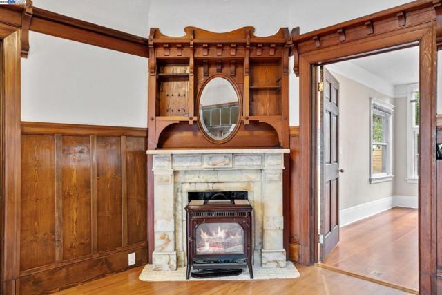 857 Athens Ave, Oakland CA: https://media.crmls.org/mediaz/988cb881-d714-4af3-a71d-162e865d760b.jpg