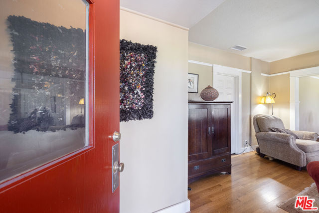 13721 W Telegraph Road, Santa Paula CA: https://media.crmls.org/mediaz/988d0c7e-ed8c-4703-b4c5-bf8a0e9918f7.jpg