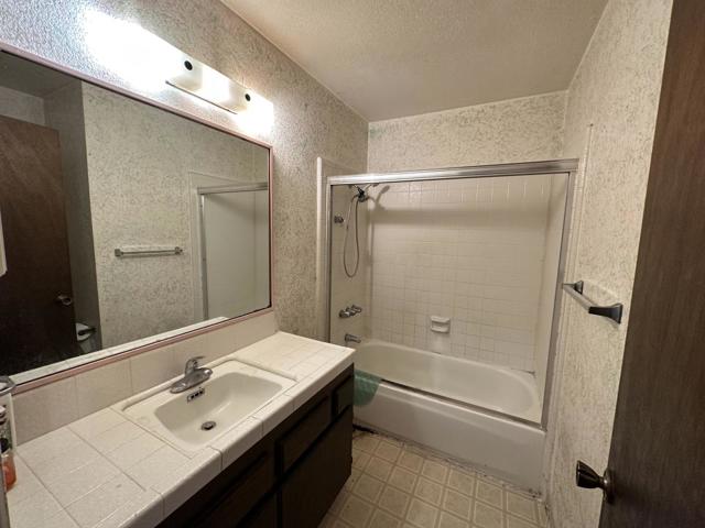840 N Madeira Avenue, Salinas CA: https://media.crmls.org/mediaz/988db32f-ee68-4c16-a666-9120aad8c8c6.jpg