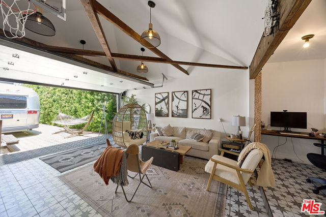 1 Bed Home for Sale in Los Angeles, California
