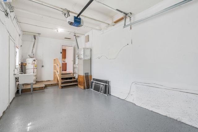 455 32nd St, Richmond CA: https://media.crmls.org/mediaz/988e9b36-163d-4ca5-addf-89f0d9d5458e.jpg