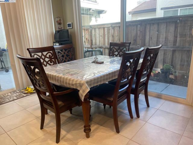 1616 Westwind Way, Lathrop CA: https://media.crmls.org/mediaz/988ed8e2-d5b8-4a05-a580-d946134f11dc.jpg