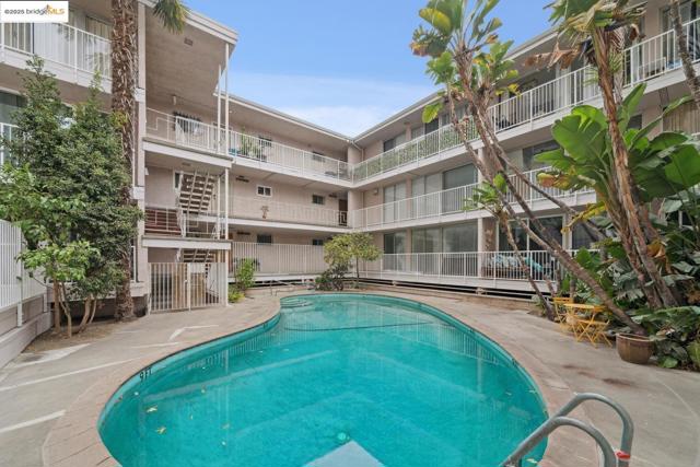 1425 Lakeside DR, Oakland CA: https://media.crmls.org/mediaz/988f1bd6-a923-4573-af18-097f09962d21.jpg