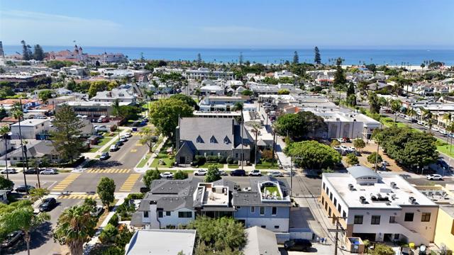 872 C Ave, Coronado CA: https://media.crmls.org/mediaz/988f2e87-e2c5-4568-8da1-2d786dab5ceb.jpg